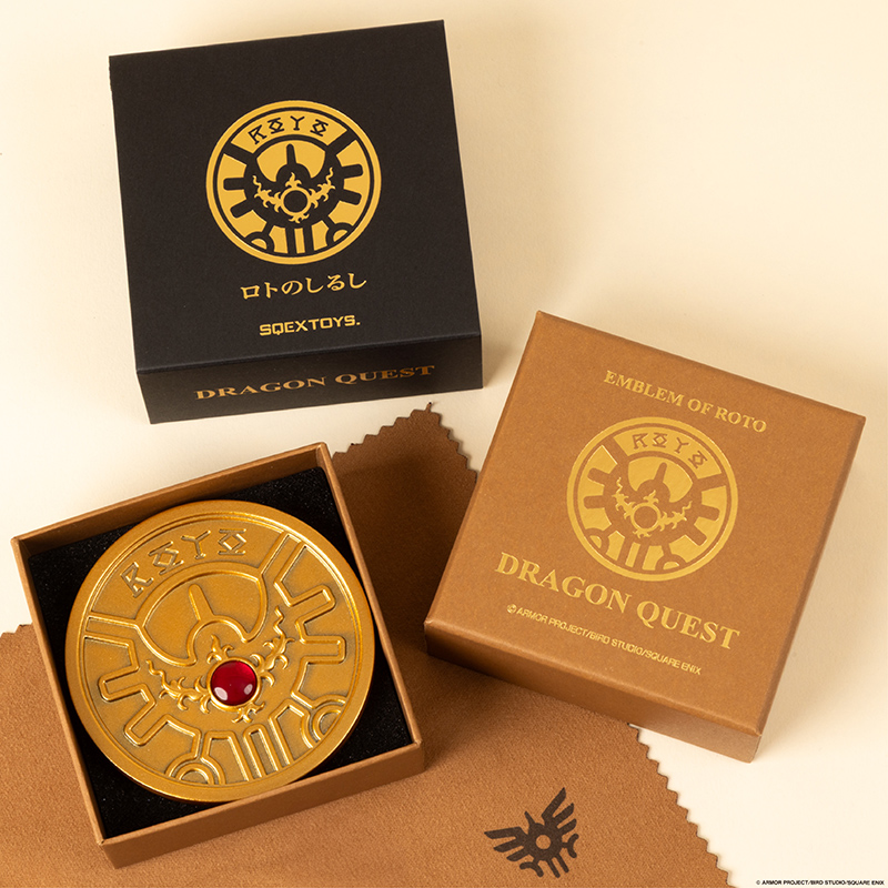 ロトのしるし」を1/1サイズで完全再現したアイテムや、カードケース