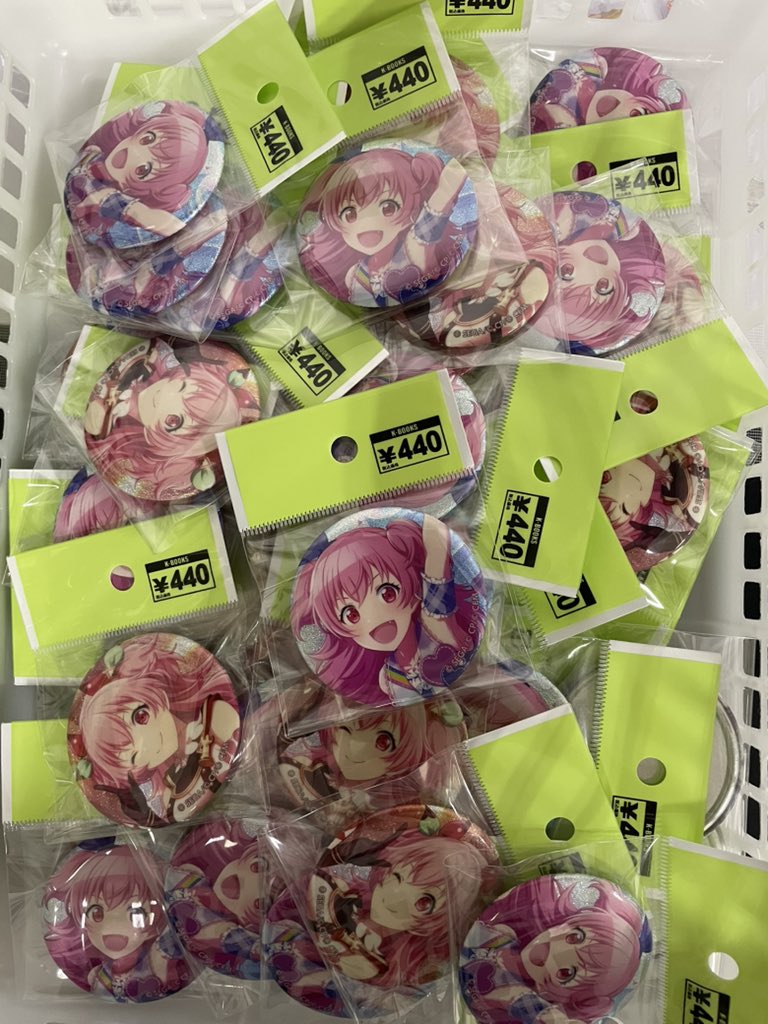 入荷情報】 プロジェクトセカイ グリッター缶バッジ 桃井愛莉 大量入荷