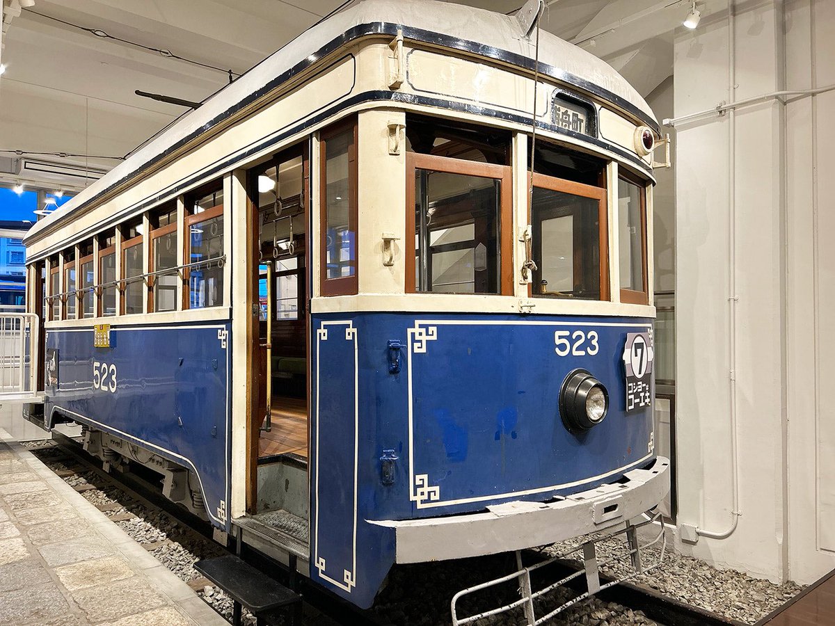 昭和レトロな「横浜市電ラッピングバス」運行中！ 横浜市電保存館に