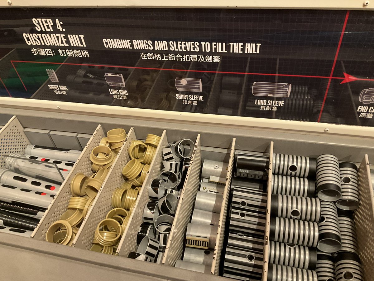 スペース・トレーダーズでは、各パーツを選んで自分でライトセーバーを