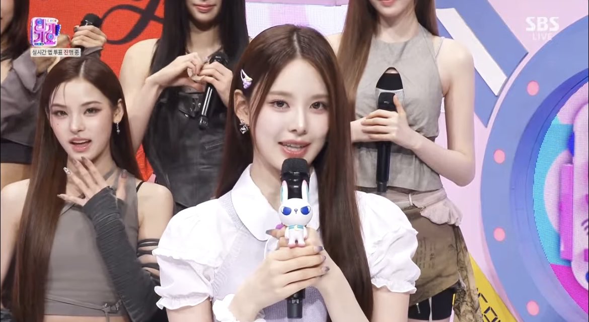 izna ジミン、今日の人気歌謡スペシャルMC