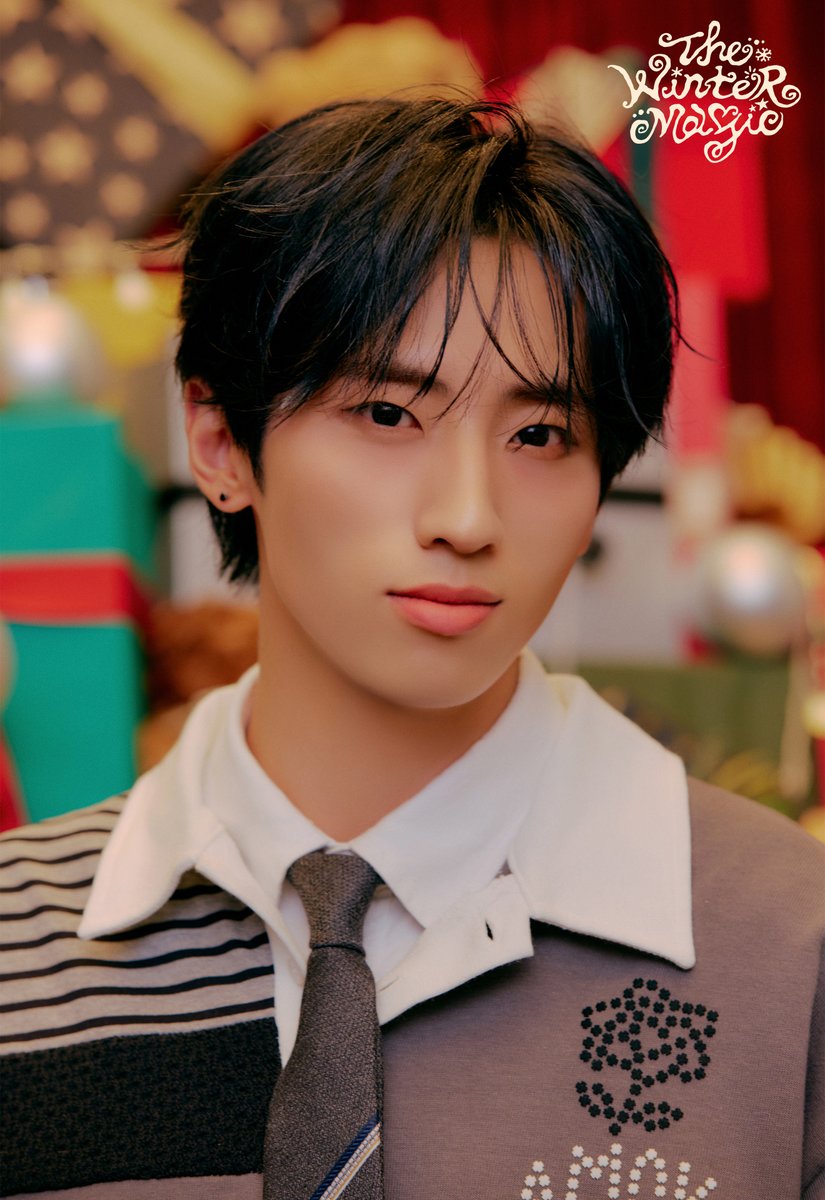 CONCEPT PHOTO ❄️:*・ﾟ : Holiday Present ver. #FENGFAN INI WINTER