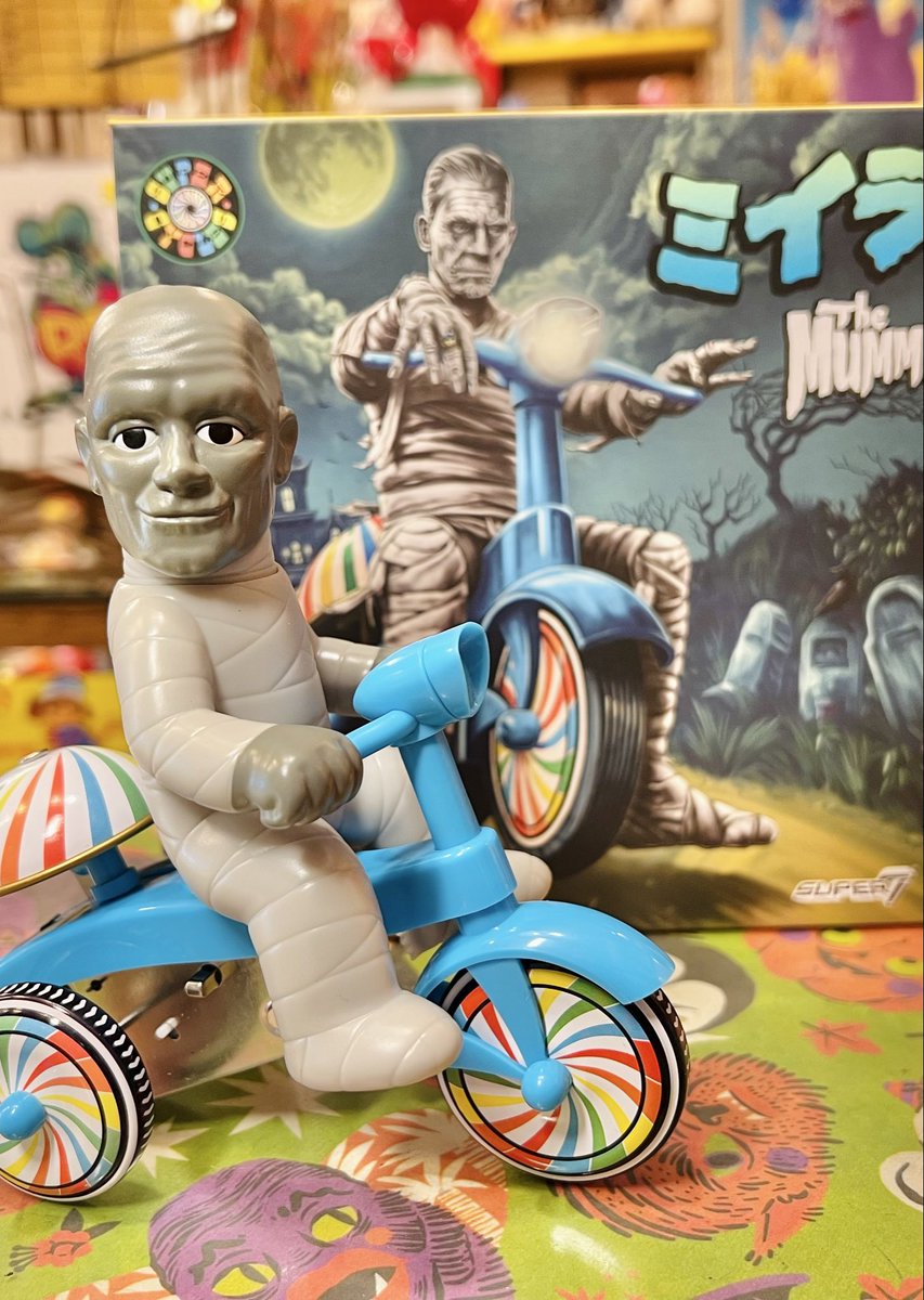 ミイラ男、レトロなトライクで爆走中🚨💨 ユニバーサル・モンスターズ