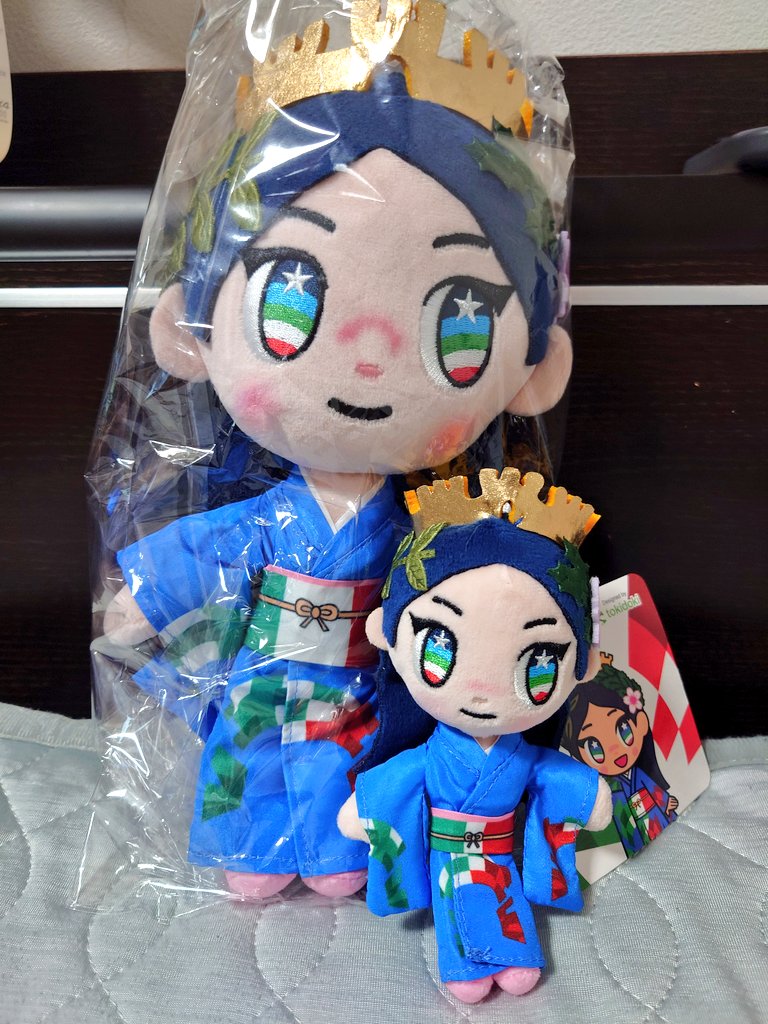 イタリア館で今日買ったイタリアちゃんのぬいぐるみとマスコット