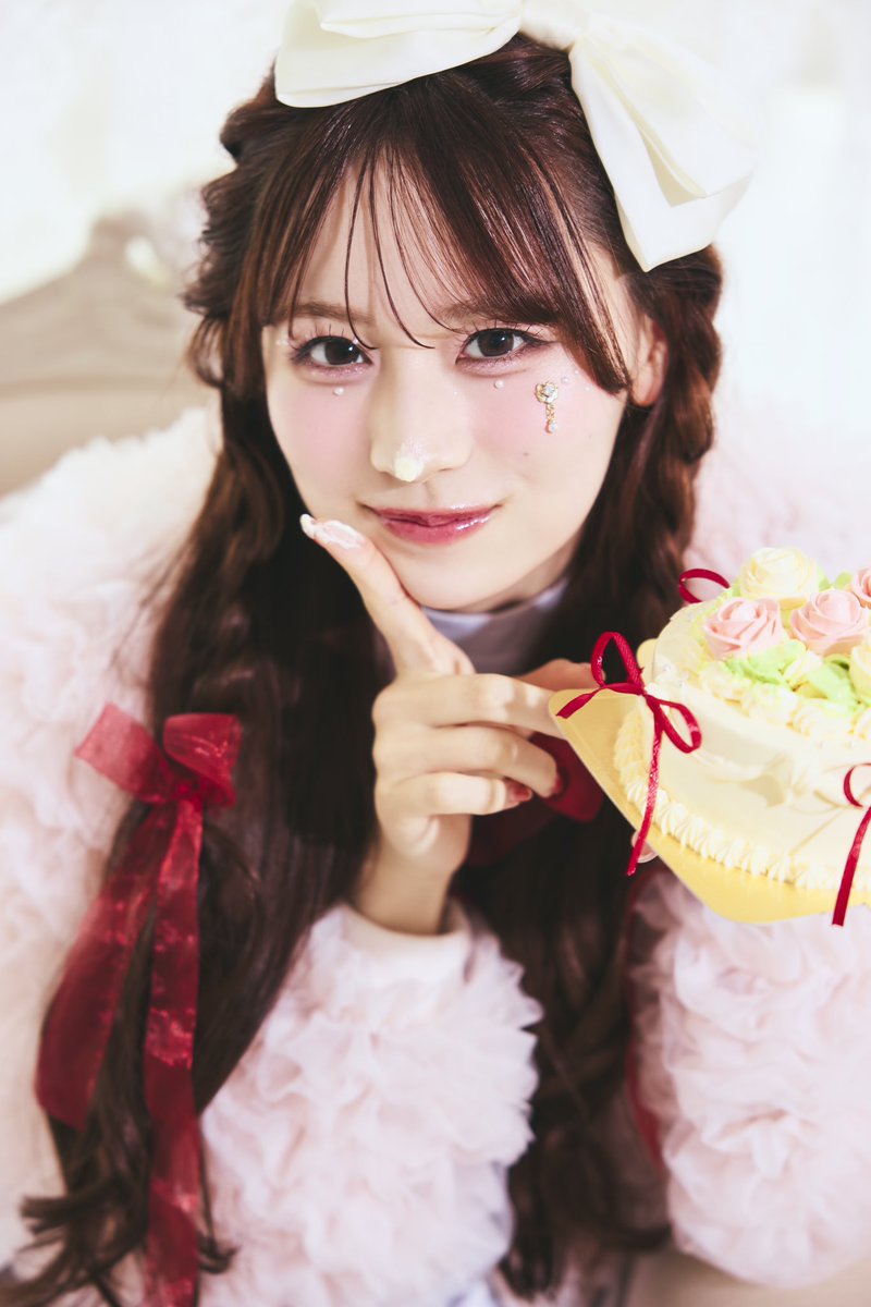 生誕祭のオンライン特典会が決定したよ🌹 当日着用したお衣装だよー