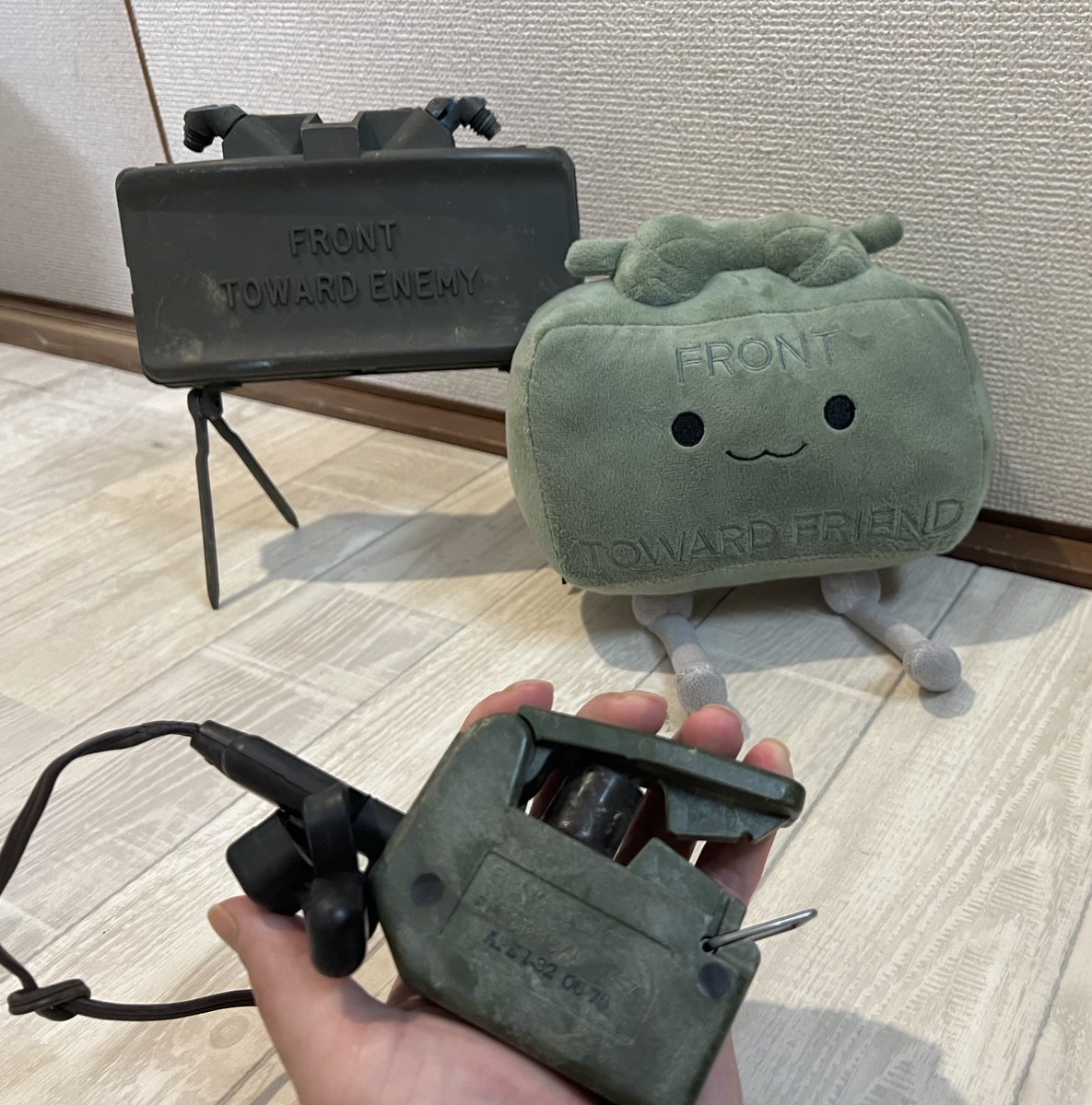 クレイモア地雷のぬいぐるみ、自分も持ってるんですが足のデフォルメが