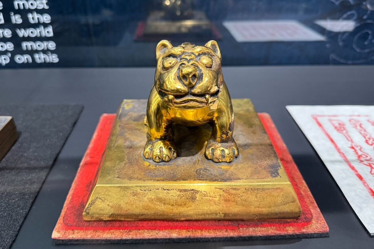 ＿人人人人人人人人＿ ＞ モンゴルの犬 ＜ ￣Y^Y^Y^Y^Y^Y^￣ …と間違え