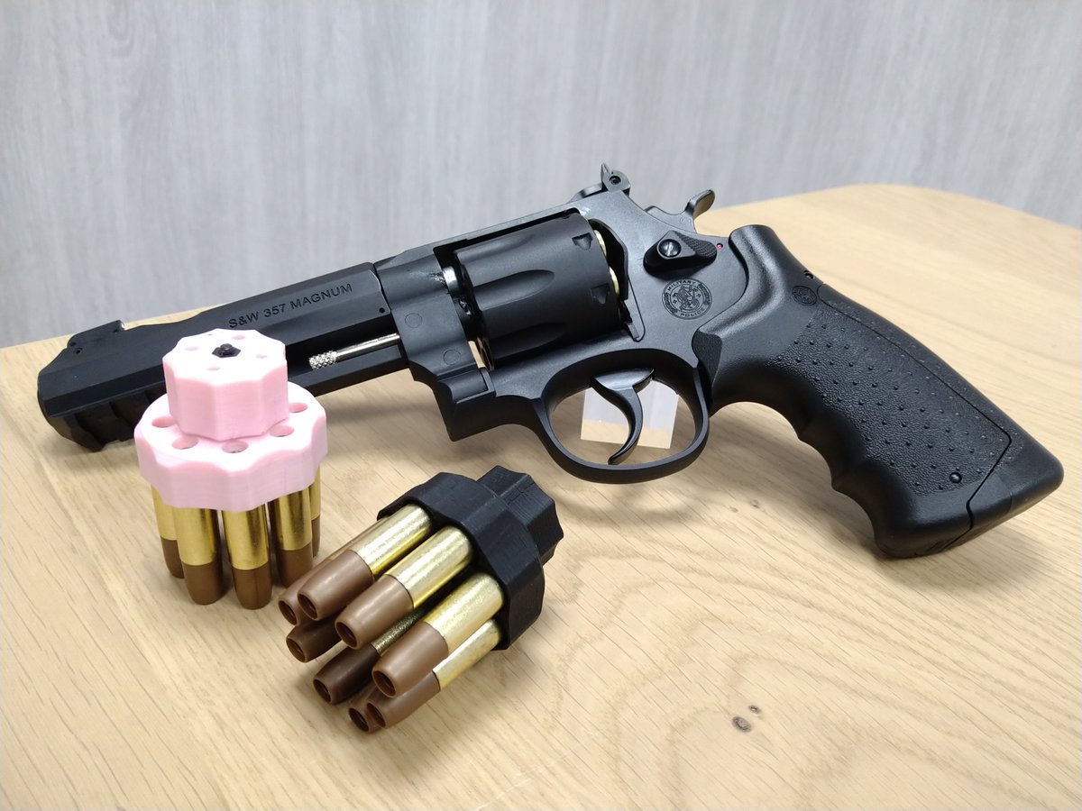 😁😁😁 #R8 #リボルバー #スピードローダー #UMAREX #ガスガン #エア