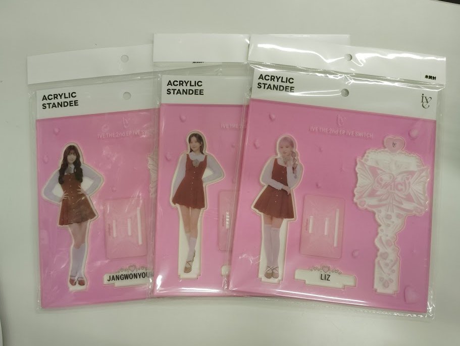 IVE #minive #minini 「IVE SWITCH POP-UP」よりアクスタ、フォトー