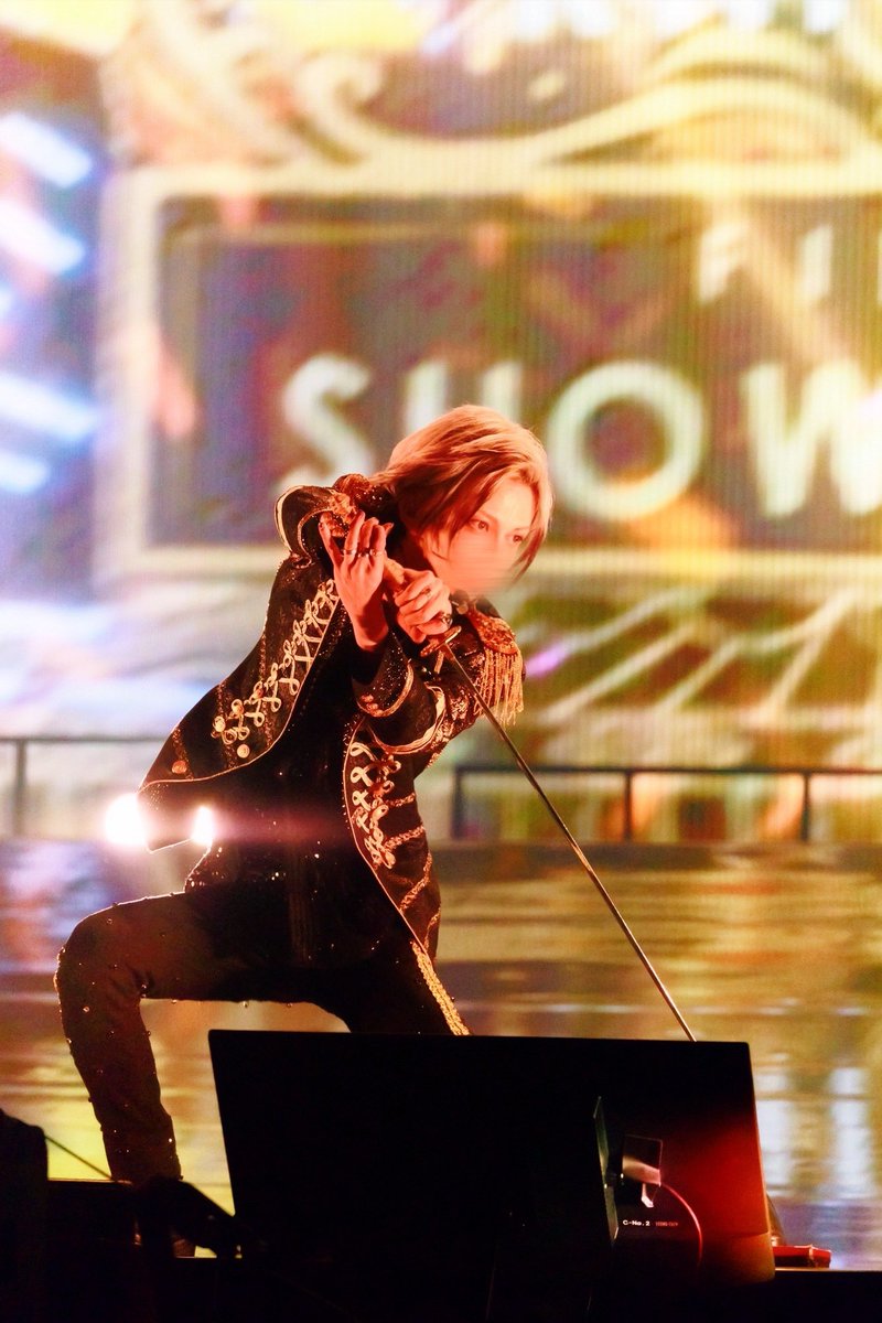 お前のお陰で 日本武道館に立てたよ 俺は最後までお前と生きて死にたい