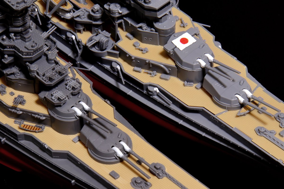 金剛・比叡は平面形状。 榛名・霧島は局面形状。 同じ金剛型でも砲塔