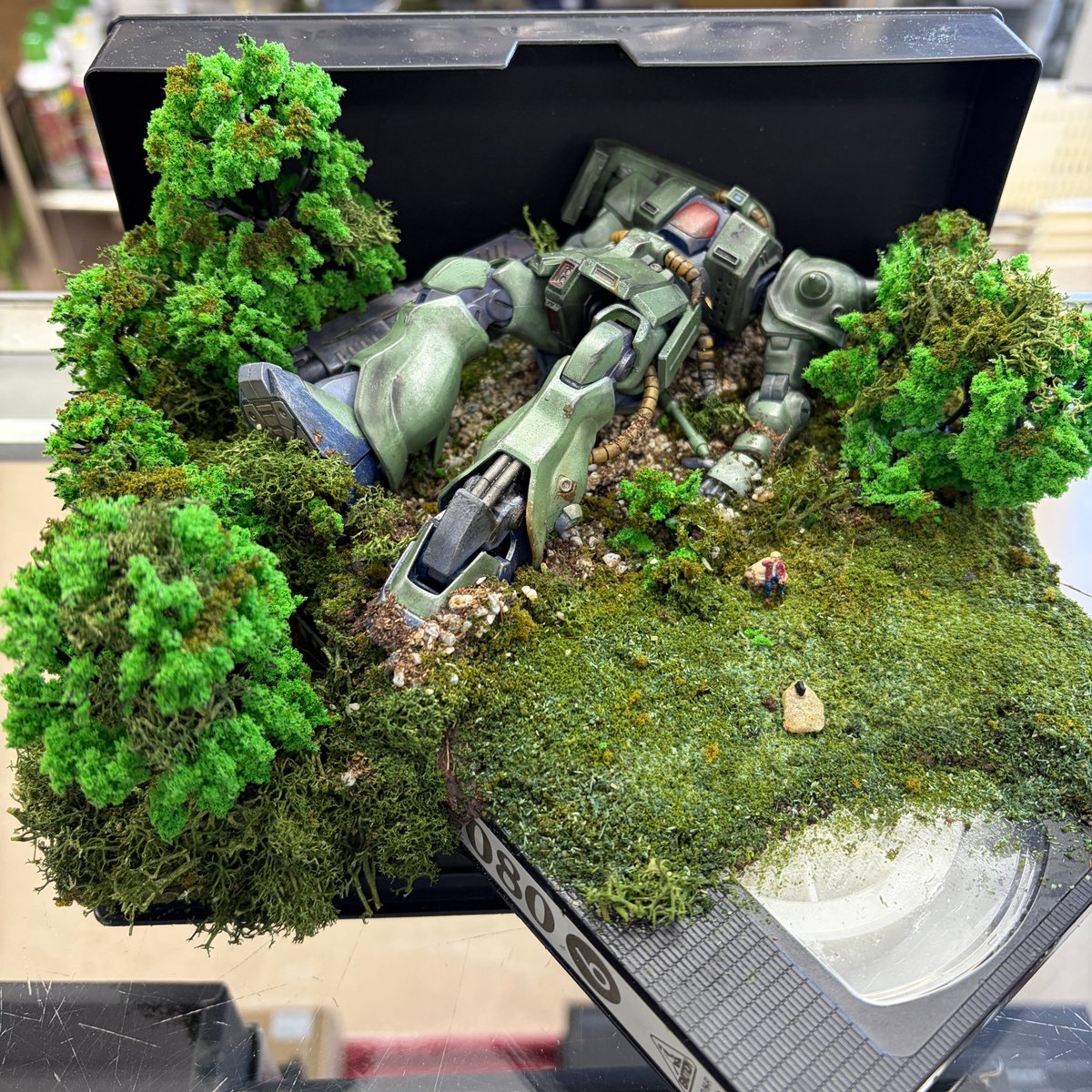 ジオラマ仕立ての完成品を お持ち込みいただきました(^^) ベースにも