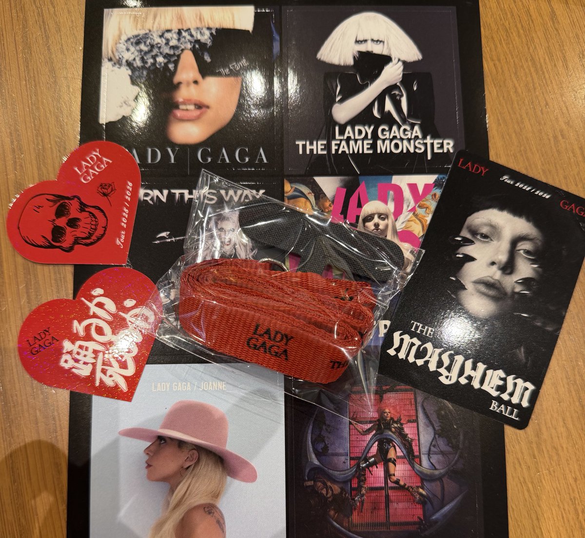 会場CD購入特典: - ハートステッカー(全6種ランダム) - スマホ用ネック