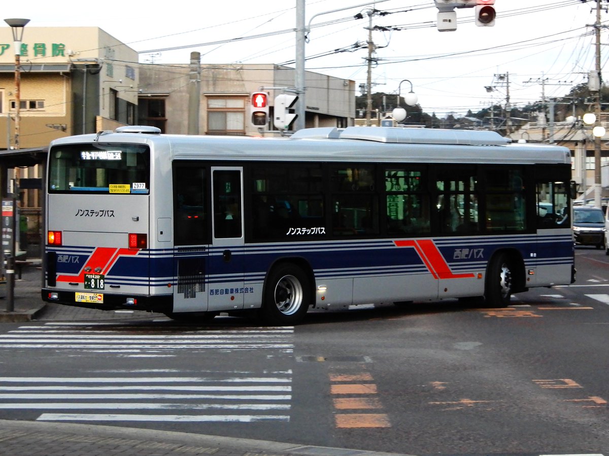 佐世保200か818。西肥バスZ977号車です。 2024年式の2KG-LV290N4。昨年
