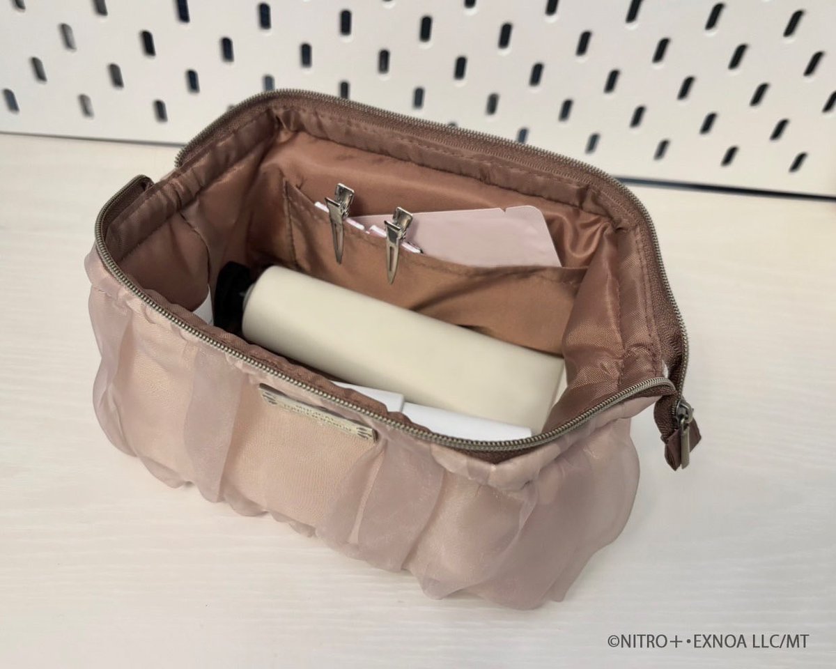 刀ステくんが時間遡行軍打刀ポシェットをだしてる横で刀ミュくんは