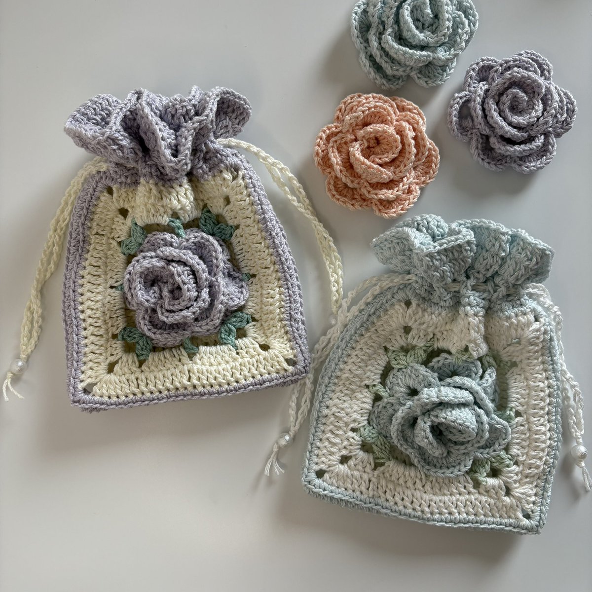 バラのグラニースクエアとバラの巾着ポーチの編み方をYouTubeにて公開