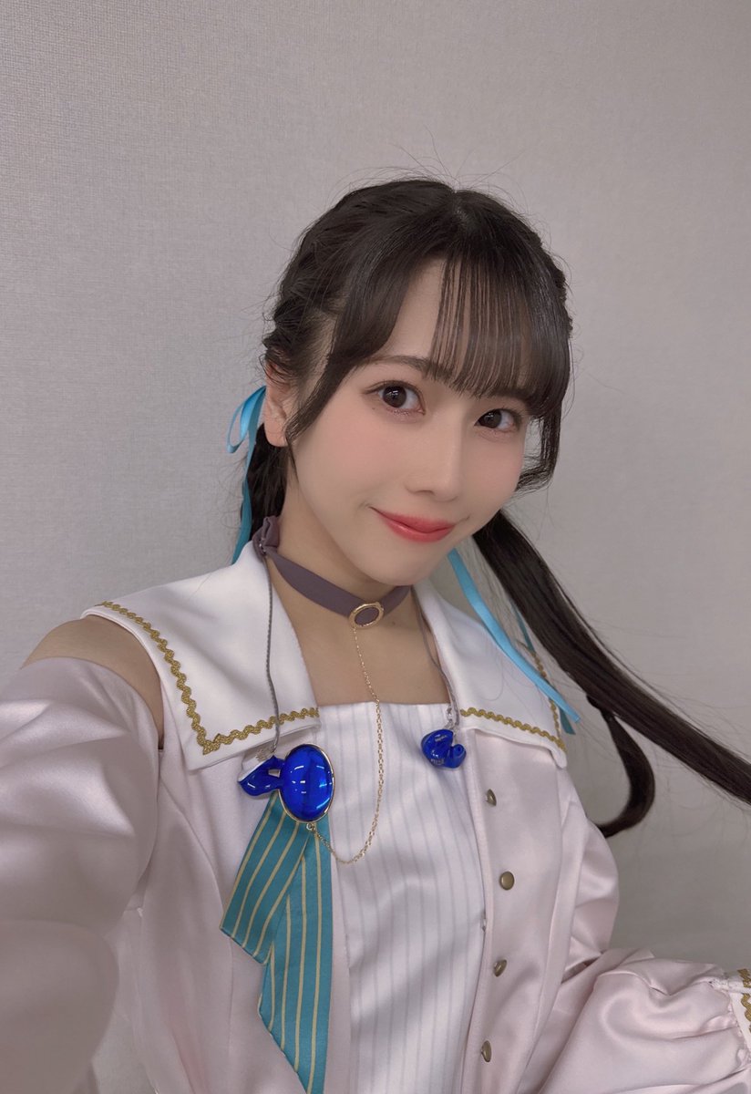 石川県金沢市から奥まった場所で、蓮の花の咲く湖の傍らにある私立蓮ノ