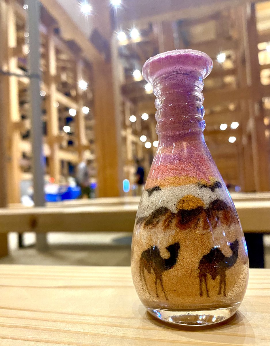 ヨルダンパビリオンで買ったサンドアートきれいすぎる🐪💖 他の人が