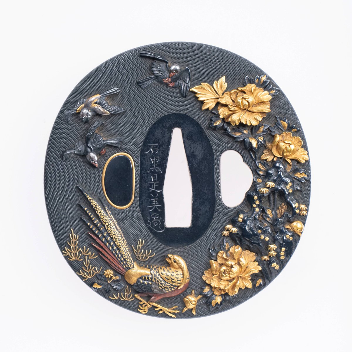 黒鉄ならぬ、もう一つの黒い金属「赤銅(しゃくどう)」。微量の金を加え