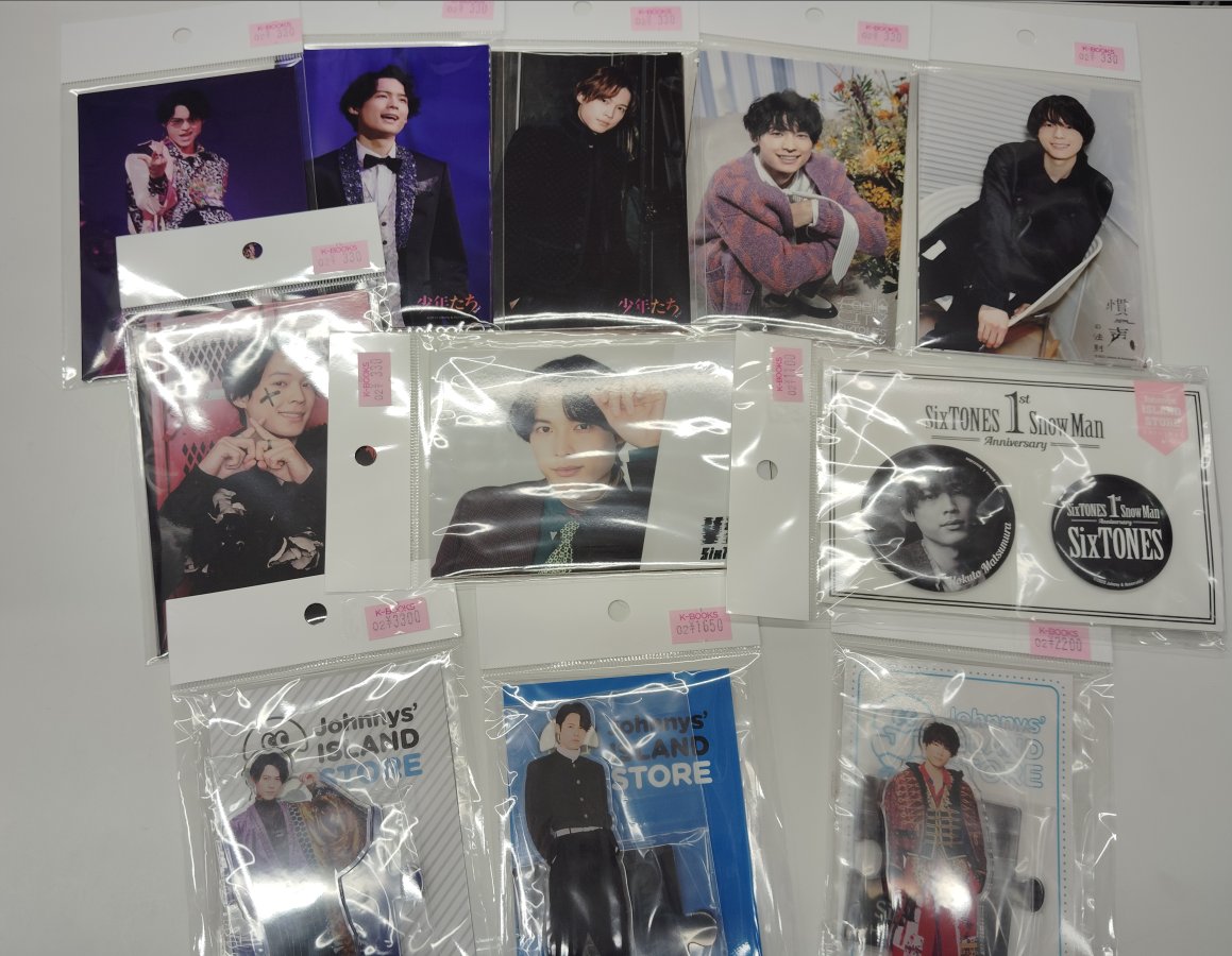 入荷情報】 #SixTONES #松村北斗 さん フォトセットや缶バッジセット