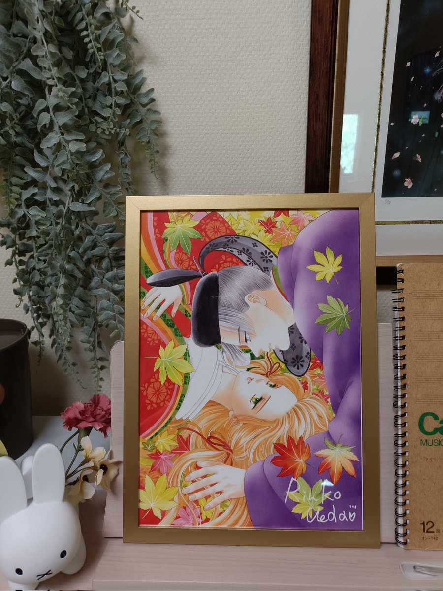 きゃー！金色の額縁が素敵ですね！維盛とりょうの紅葉絵が輝いて見え