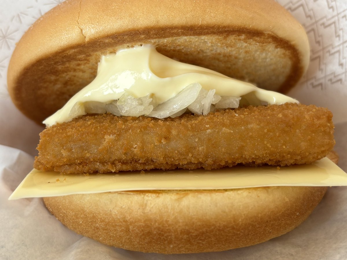 ワハハハハ😆 モスバーガー美味い😋 今日はフィッシュバーガー🍔 もう