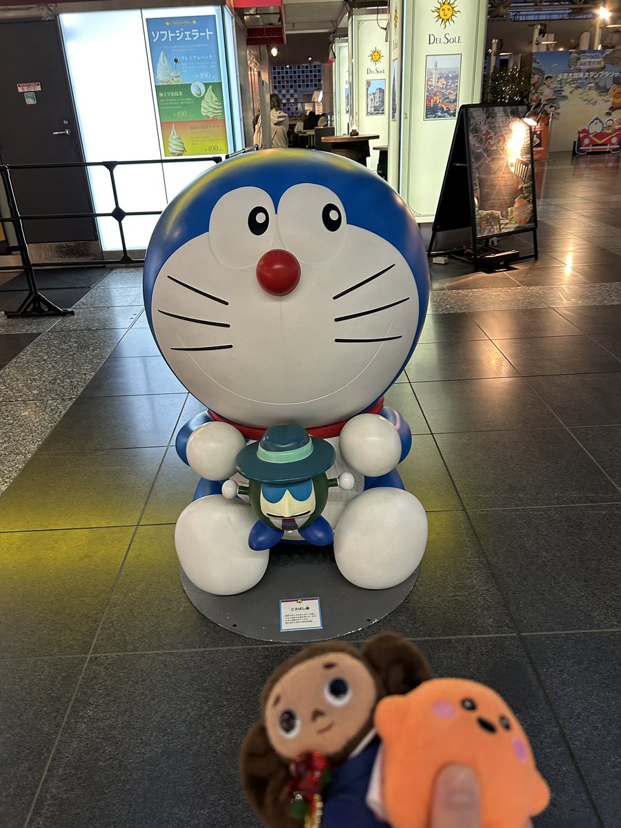 昨日、大阪駅の時空の広場に大きなドラえもん居た💙 ドラちゃん大好き