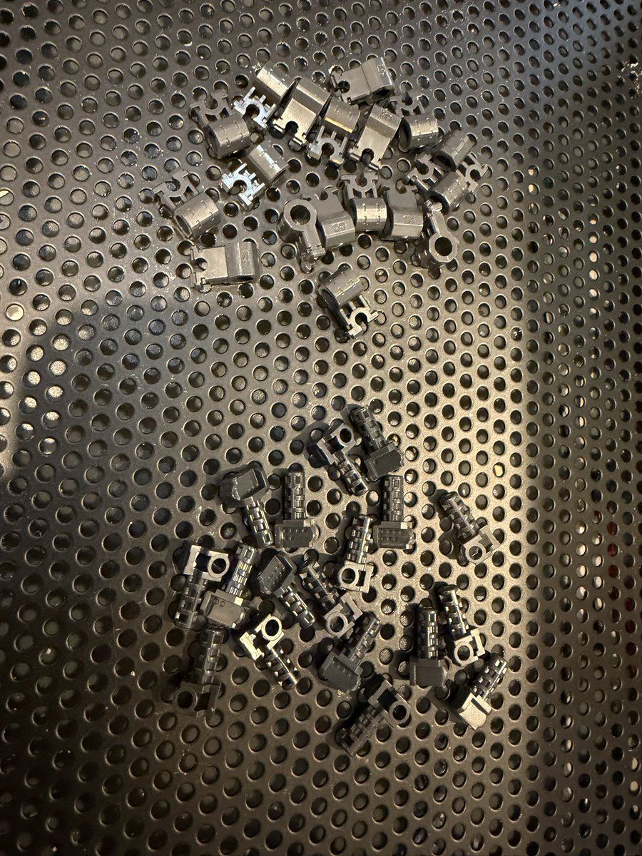 ガンプラ有識者にききたいのですが このパーツ凸の⚪︎の数と凹の数字