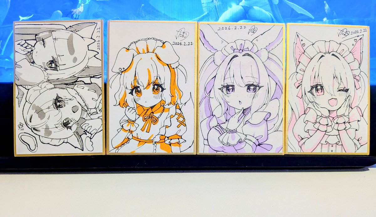 小さい色紙4つ描いた🖊️