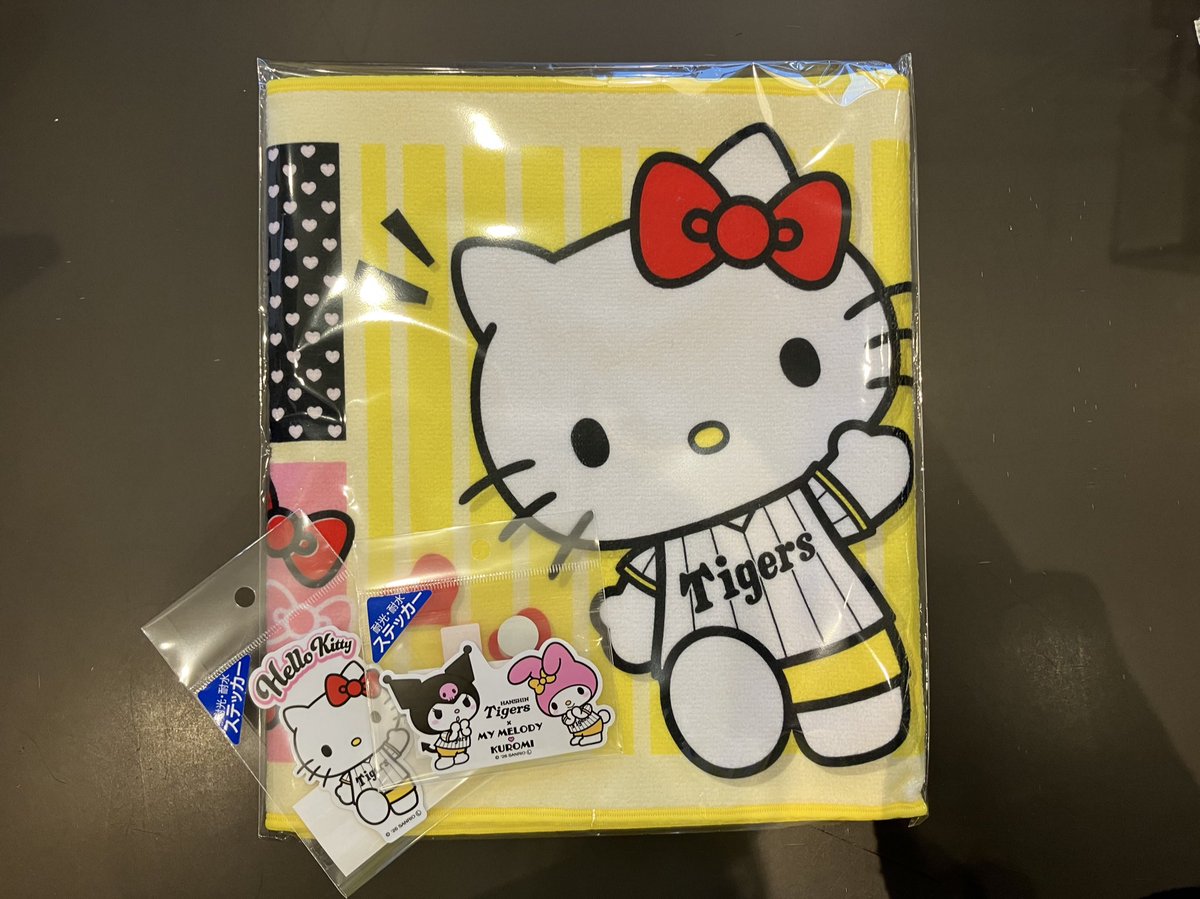 阪神タイガースショップ京都店🐯 ハローキティフェイスタオル ¥3000