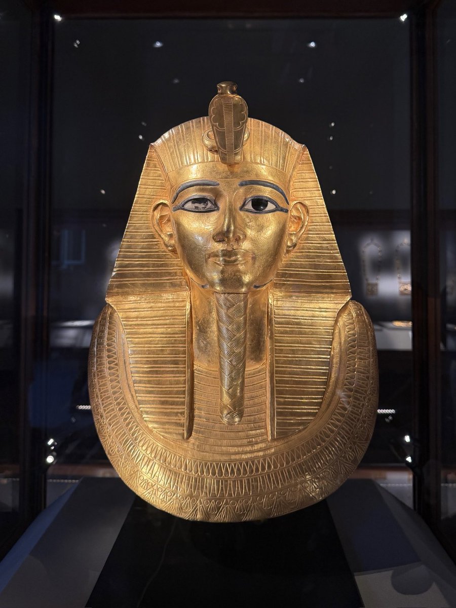 黄金のマスクはツタンカーメンだけではありません。これはプスセンネス