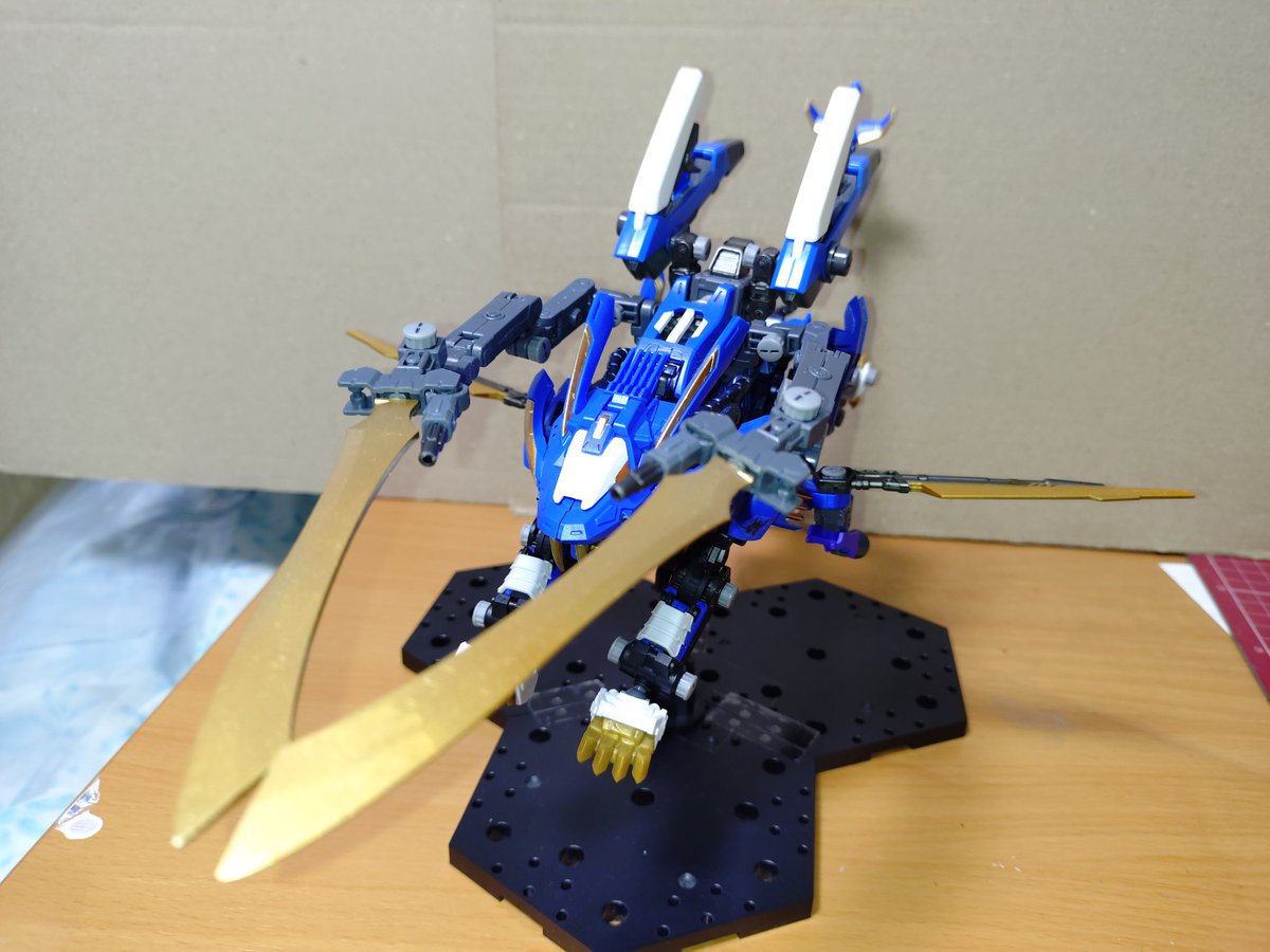 これを見た人は我に続いて剣を抜け #お昼休みに一枚だけ模型写真を貼