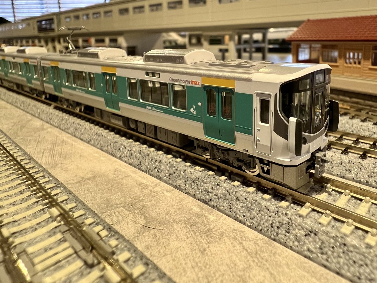 225系広島電鉄ラッピングコラボトレインです！