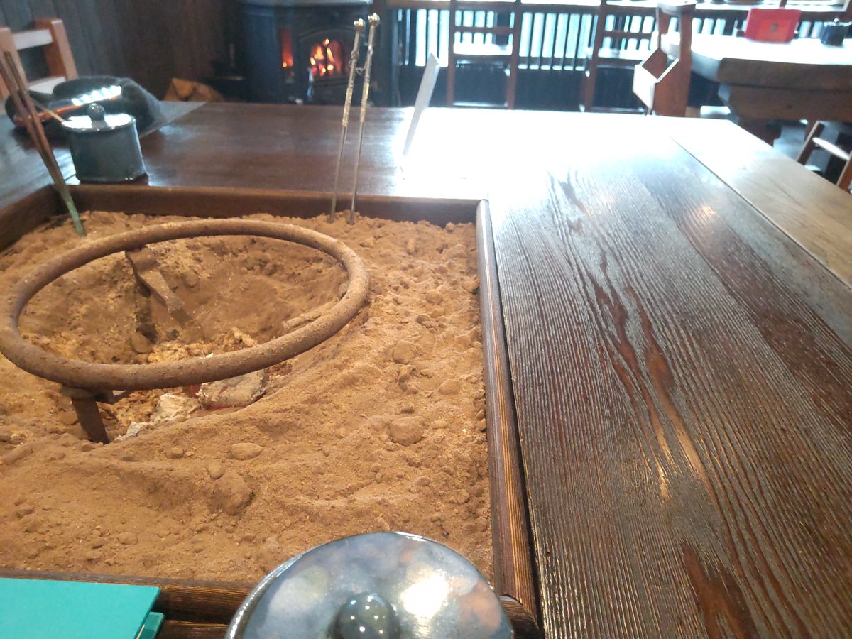 囲炉裏と薪ストーブと♪(*´ω｀*)