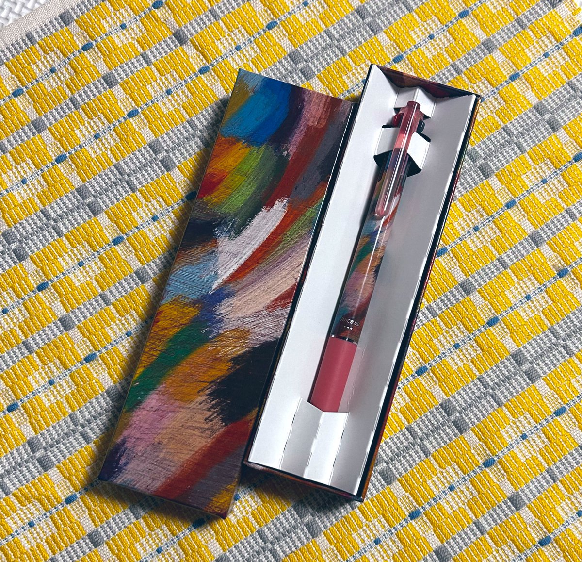 パッケージ開けたら素敵な箱が🌈