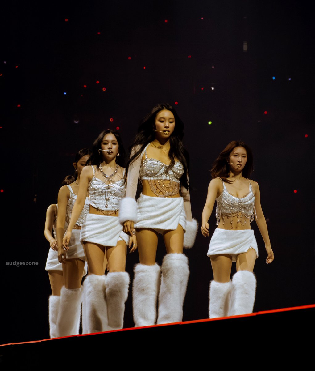 RT @l00nxa: SET ME FREE. #TWICE #TWICE_THISISFOR_WORLD_TOUR