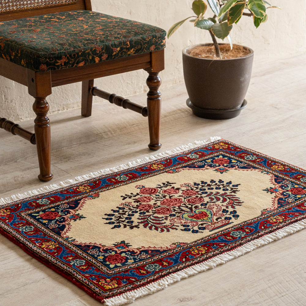 ペルシャ絨毯（手織り） 玄関マットMサイズ (約60×90cm) – Persiadirect