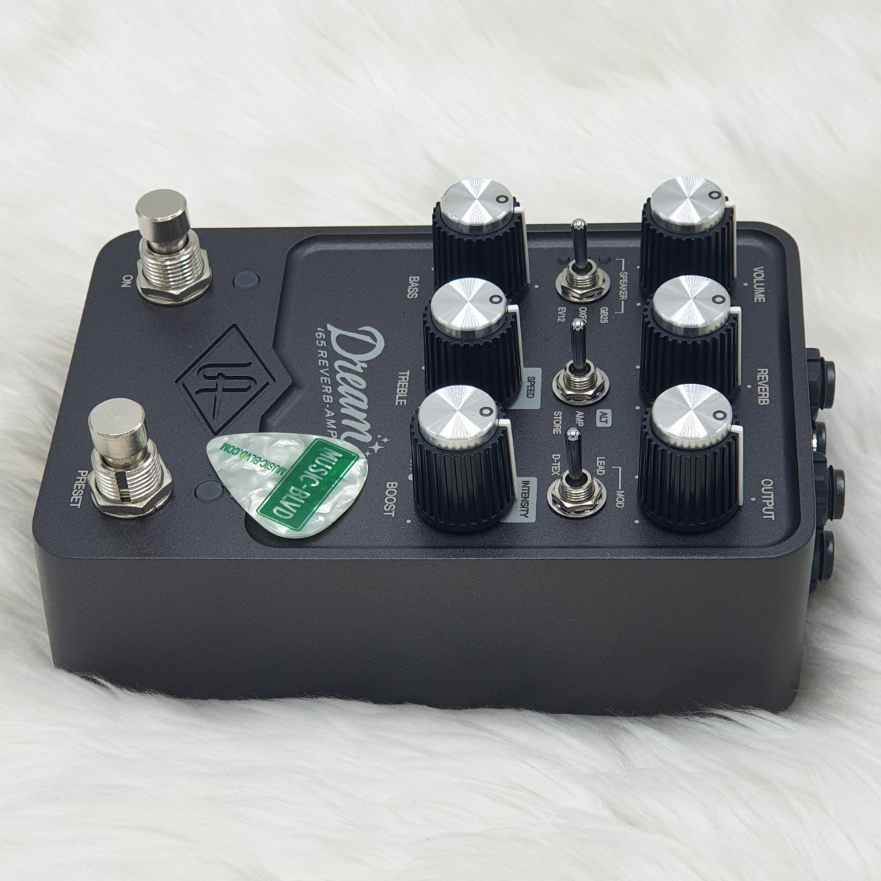 Universal Audio Dream '65 Reverb Amplifier Pedal - Music Boulevard