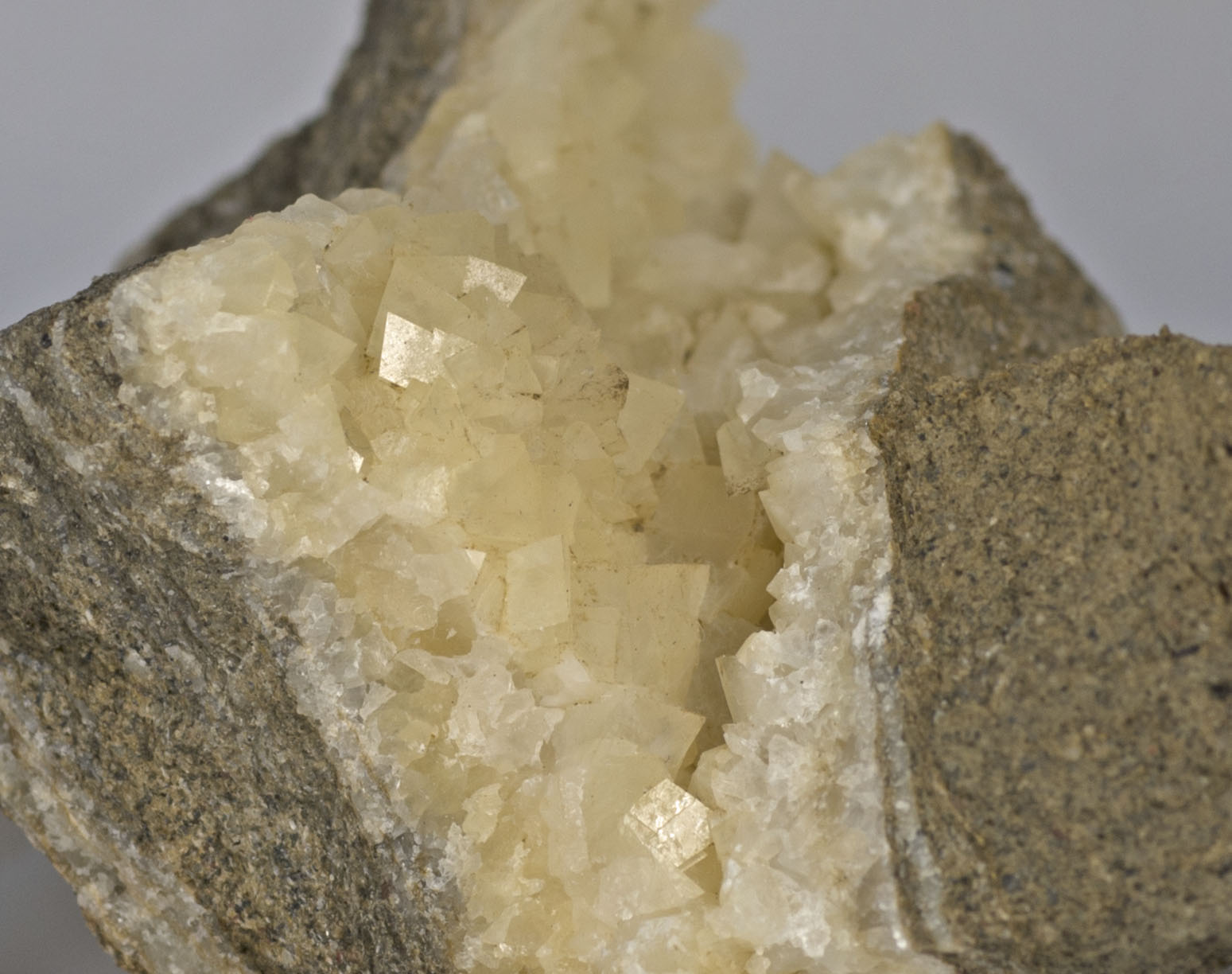 方解石(ホウカイセキ, calcite, カルサイト) - 岩石鉱物詳解図鑑