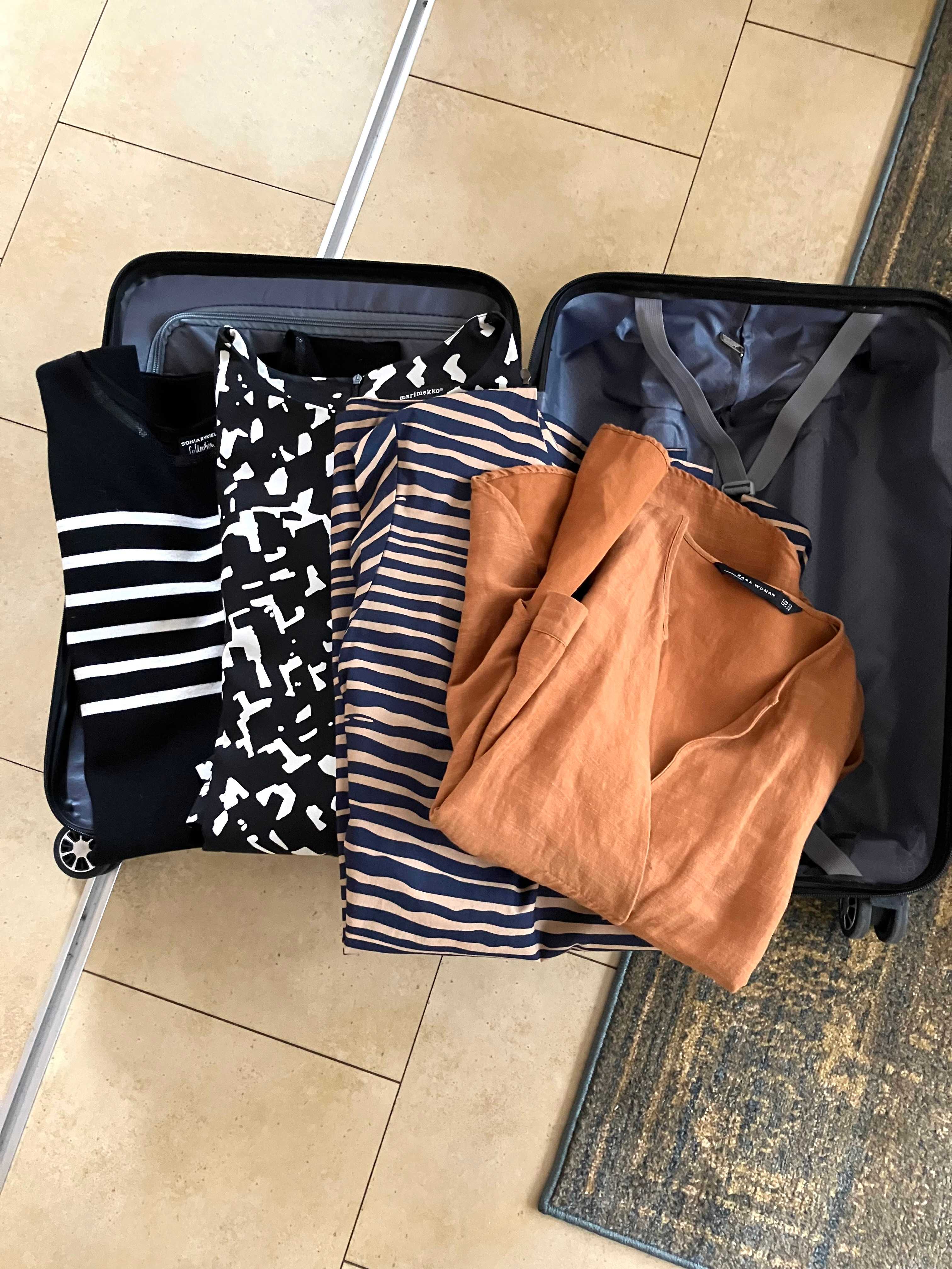 断捨離を迷ったスーツケースの中身 - 60代一人暮らし 大切にしたいこと