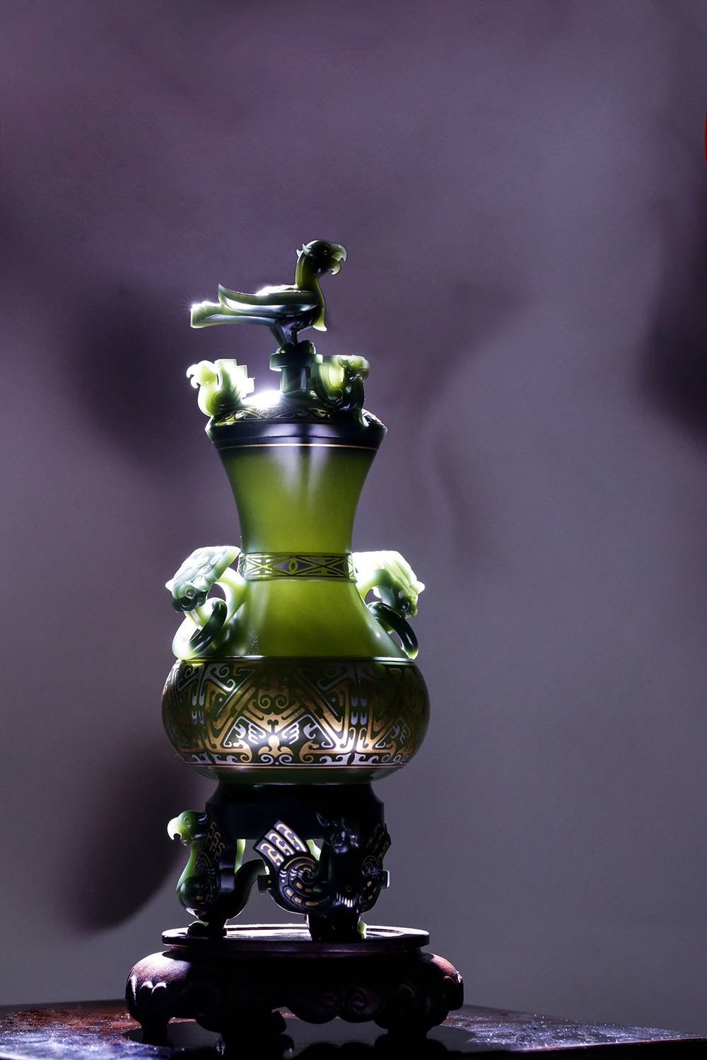 错金银立鸟壶，新疆和田玉青玉器皿，青铜物化，金玉生辉和田玉鉴定保养