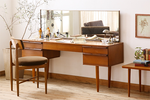 決心できない悩みを解決！アンティークドレッサーを選ぶポイント