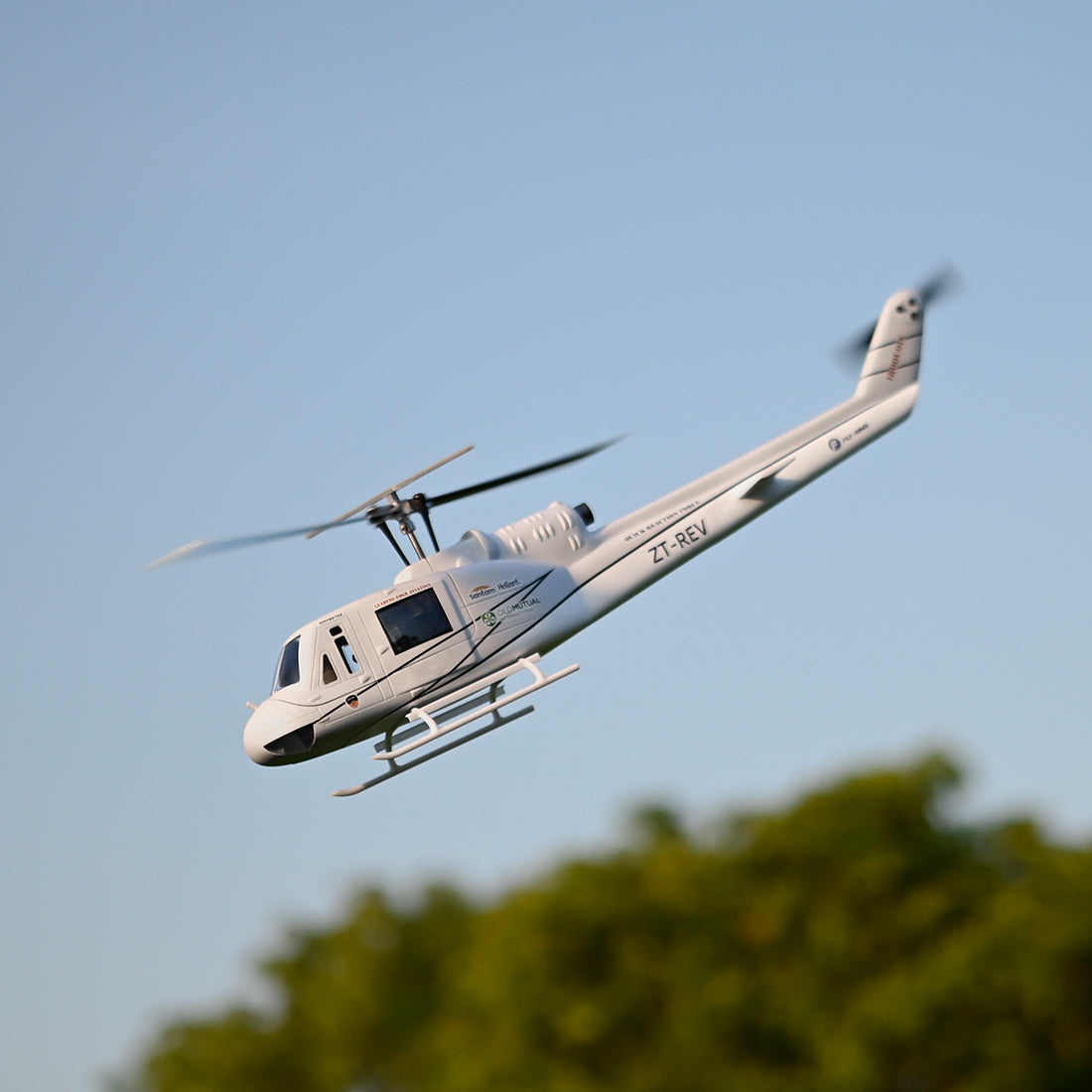 FLYWING Huey V4 6‑CH Rc Helicopter – GPS Auto‑Return & Invert