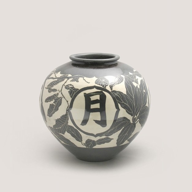 14代 中里 太郎右衛門 「唐津白地黒掻落壷」 | 京都祇園の古美術、古