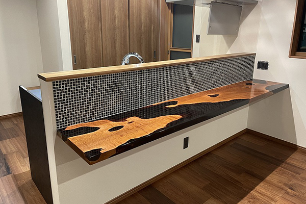 神代欅×darkⅡクリア レジンカウンター|レジンテーブル専門店 RESIN-SPACE