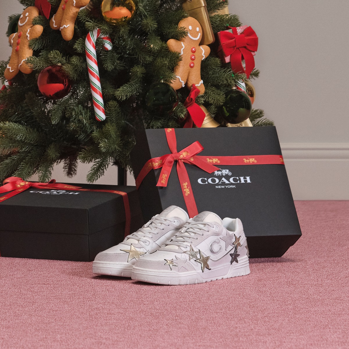 COACHが2025年 ホリデーに俳優・アーティストとして絶えず進化を続ける