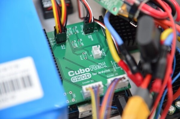 Arduinoで操作できる「CuGo V3 Arduinoキット」で電動クローラユニット