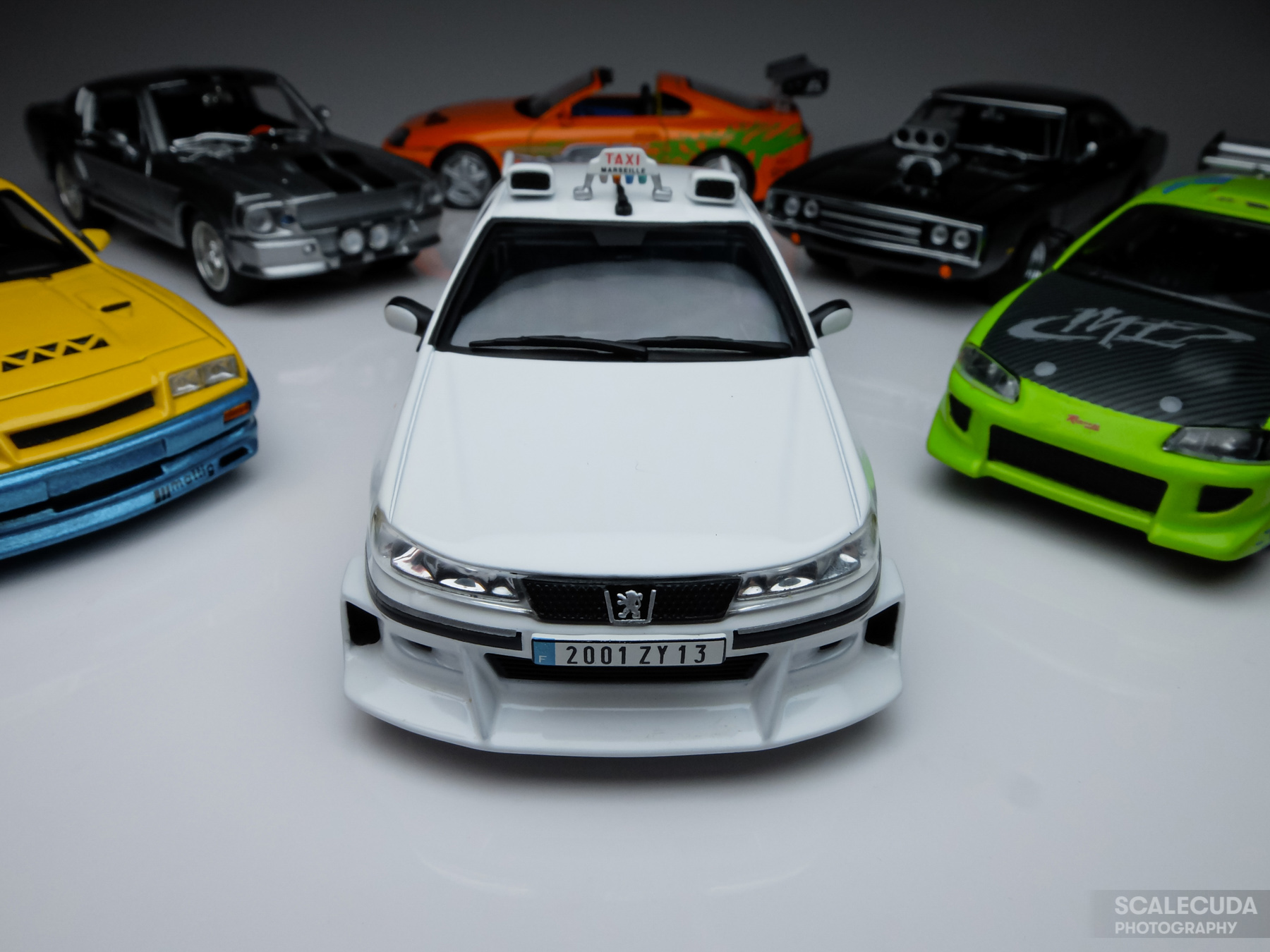 1/43 Peugeot 406 Taxi Marseille 3 in studio - movie heroes - Scale