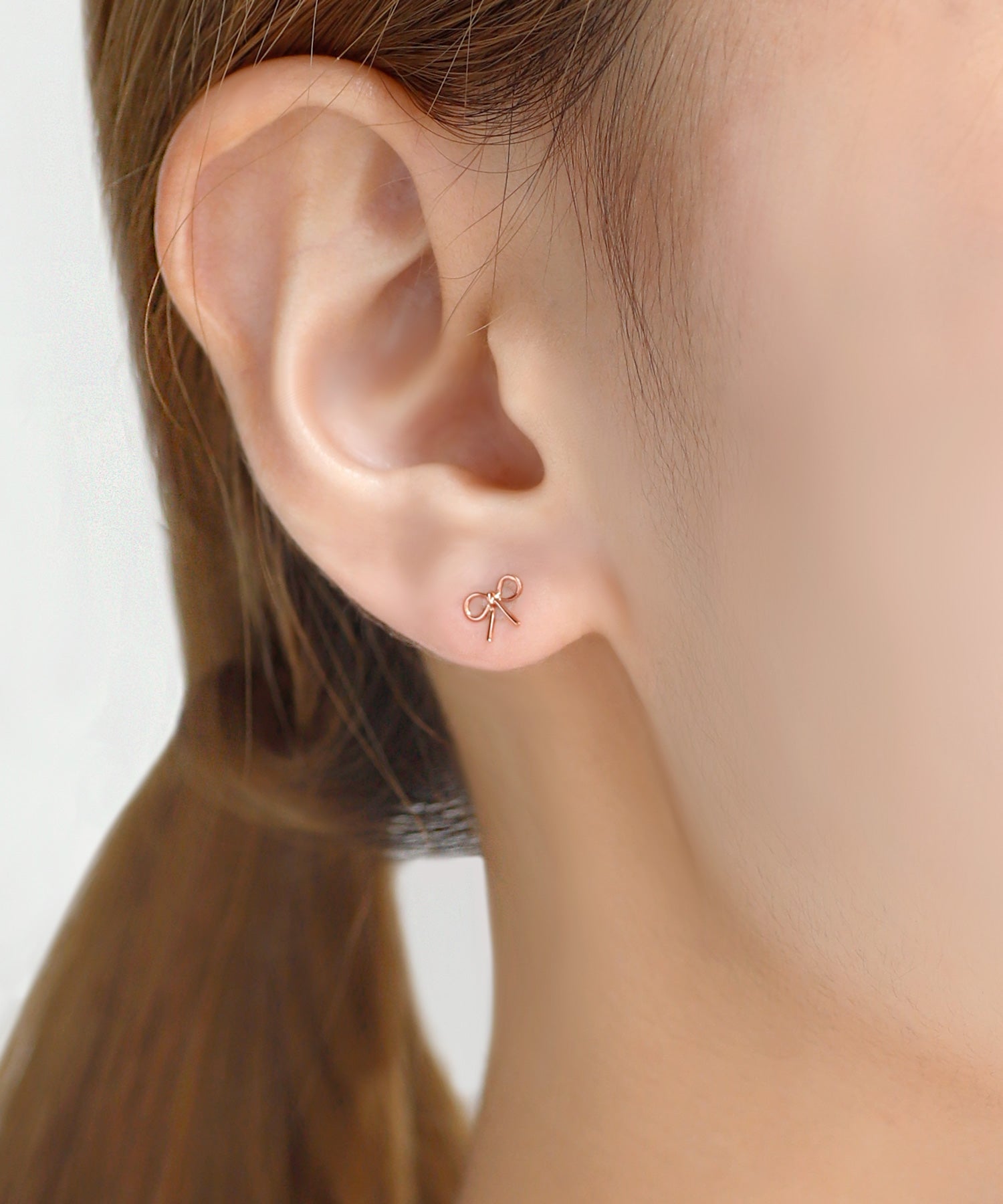 ANEMONE】ミニリボンメタルピアス[K18ポスト]｜SANPO ONLINE(サンポー