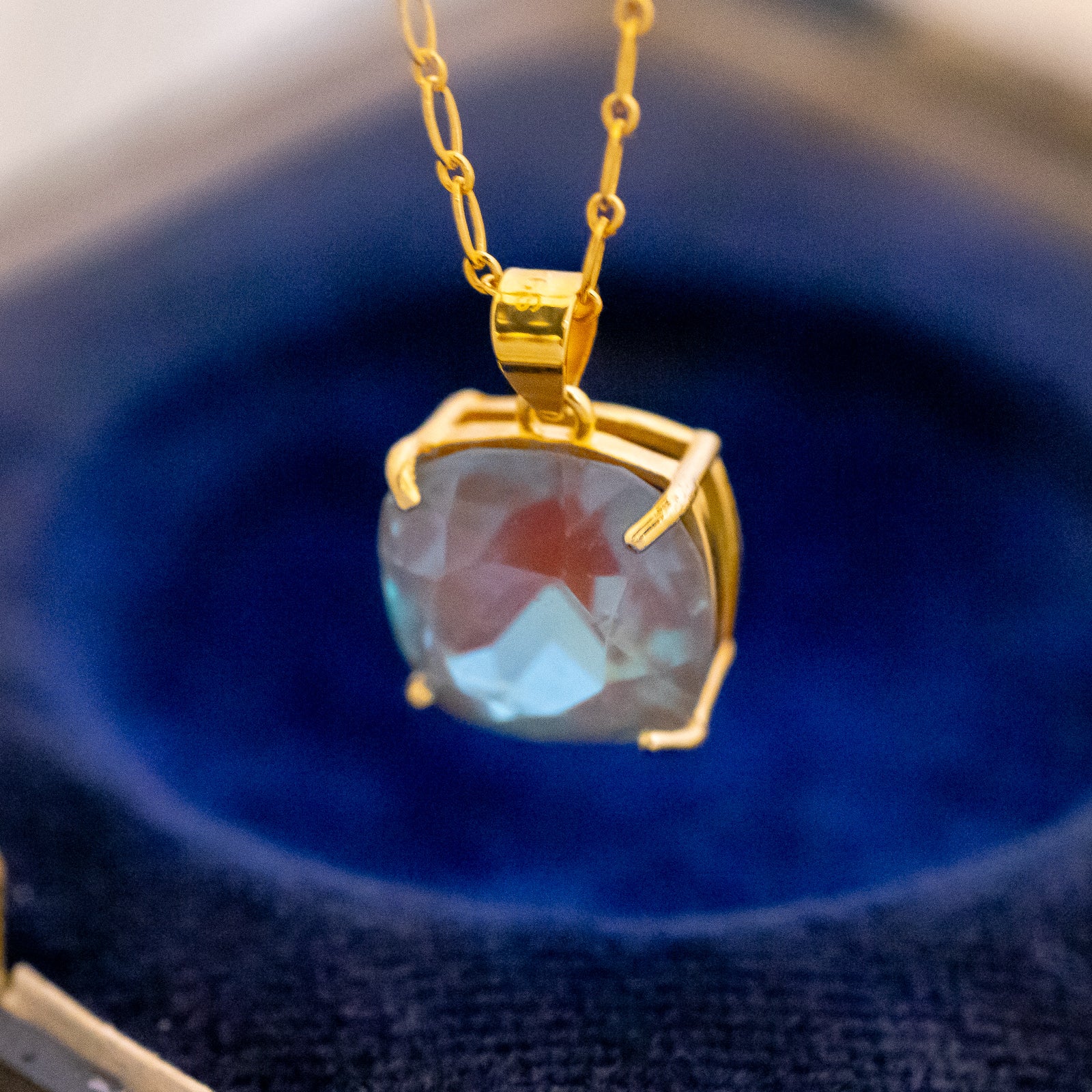 アンティークラウンドスクエアサフィレット・ネックレス ゴールドチェーン